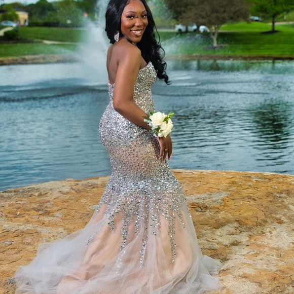 Beaded Dress - Picture 3 of 4